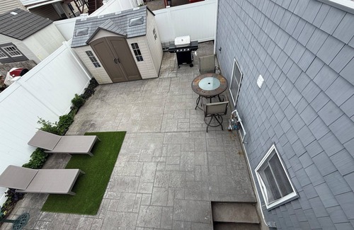Revere Apartment | The Retro Apartment in Revere with outdoor area