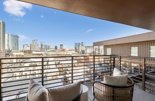 Downtown Nashville House | The Rhythm and Rooftop Penthouse Walk To Broadway with Pool and Amazing Views