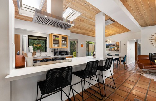 El Mirador House | The Ricardo! Mid-century villa + saltwater pool + 5 minutes from downtown PS
