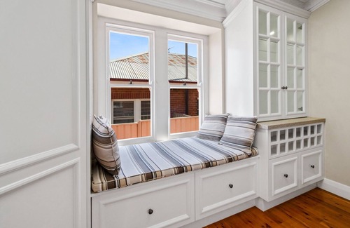 Turvey Park House | The Richardson - Spacious Entertaining, Sleeps 8