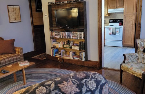 Gettysburg Apartment | The Ridge is a Cozy 2-bedroom/1 bath Apartment Short walk to downtown Gettysburg