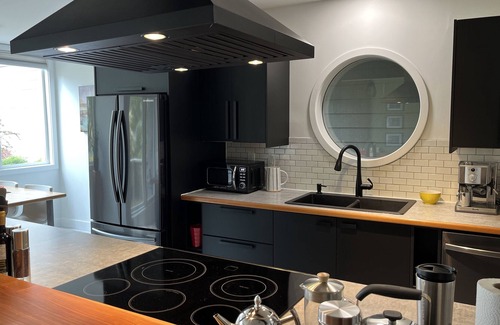 Courtenay Apartment | The River Apartment: Stylish apartment in a Riverfront complex.