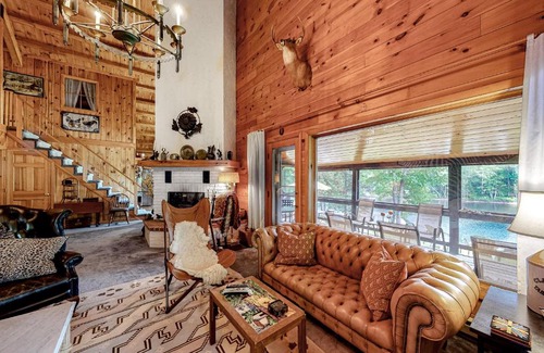 Northeast Somerset House | The River Lodge