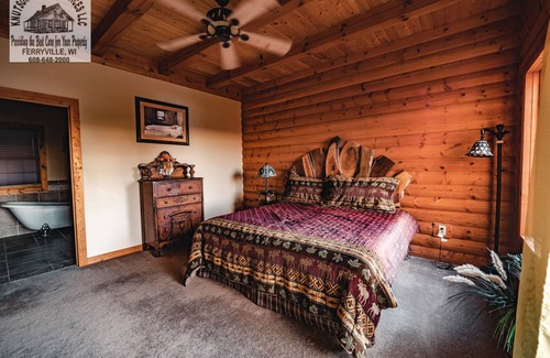 De Soto Cabin | The River View Lodge Sun Set Views over Looking Mississippi River Romantic