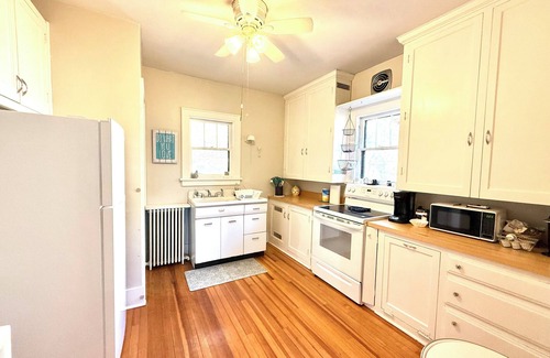 McGregor House | The Riverside Brickhouse- 6 Bedrooms, 2 Bathroom, Riverviews, Grill, AC/Wifi