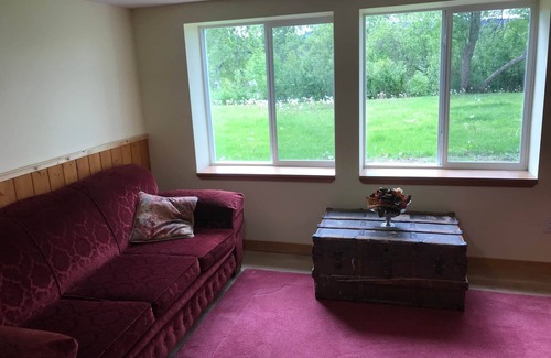 Quesnel House | The Riverwalk House, WALK DOWN Suite