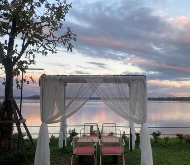 Champasak Hotel | The Riviera Champasak
