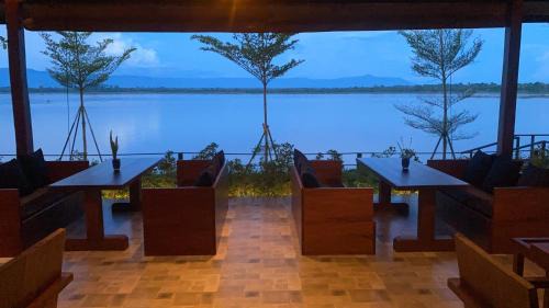 Champasak Hotel | The Riviera Champasak