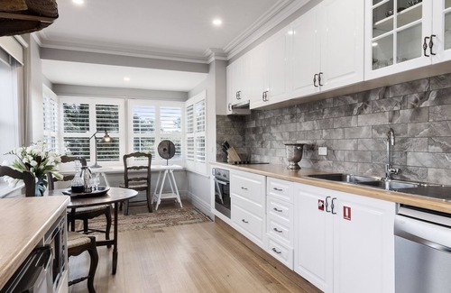 Sandy Bay Bed & Breakfast | The Rivulet