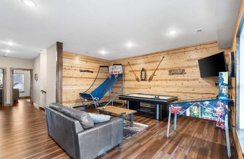 Hollister House | The Rock at Branson Cove - 5 BDR on Table Rock