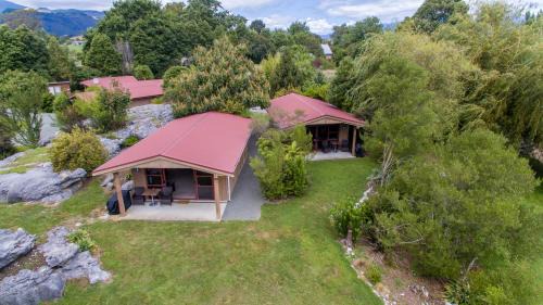 Takaka Hotel | The Rocks Chalets