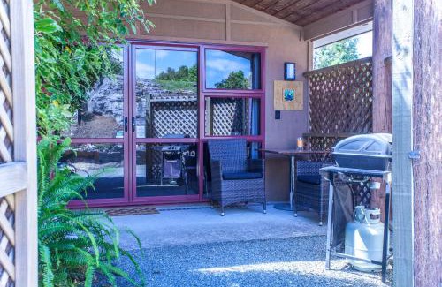 Takaka Hotel | The Rocks Chalets