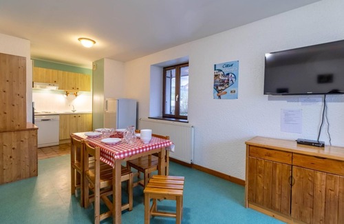 Aillon-le-Vieux House | THE ROCKS OF BADE