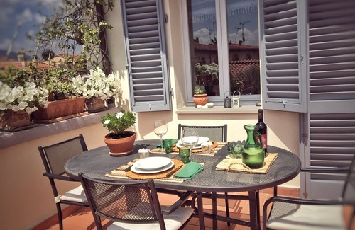 Prato House | The rooftop terrace overlooking the Duomo (just 20 minutes from Florence)