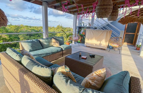 Caye Caulker Apartment | The rooftop views will leave you breathless—a 360-degree sea view to the horizon