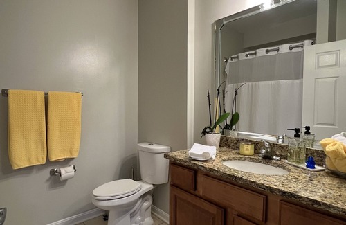 Landmark Condo | The Room at Eisenhower w/ parking. Walk to Blue & Yellow line Metro!