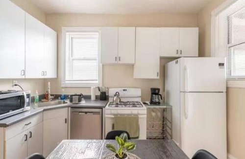 Roscoe Village Apartment | The Roscoe Village Guesthouse