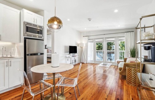 Irish Channel Apartment | The Rose on Magazine - Centrally Located