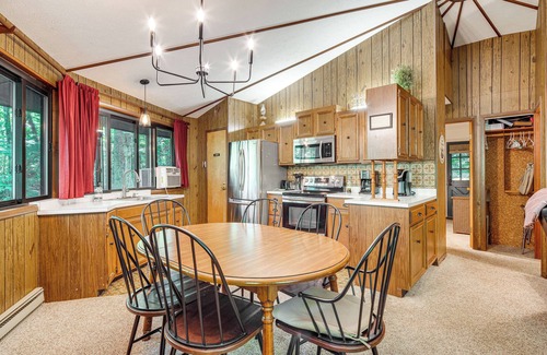 Hendersonville Cabin | 'The Round House' - Treetop North Carolina Cabin!