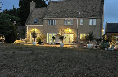 Southam House | The Rowan House Cotswolds Experience- 10 minuite walk to Cheltenham Race Course