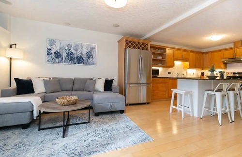 Colwood Apartment | The Royal Bay Getaway