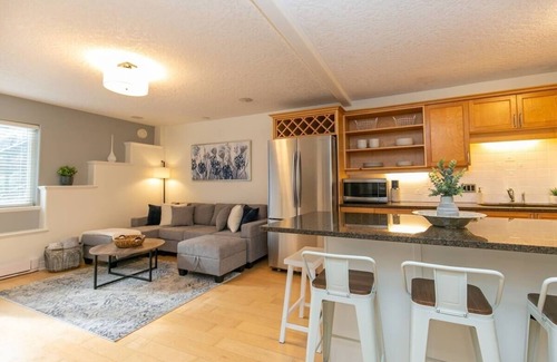 Colwood Apartment | The Royal Bay Getaway