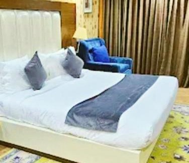 Srinagar Hotel | The Royal Glacier