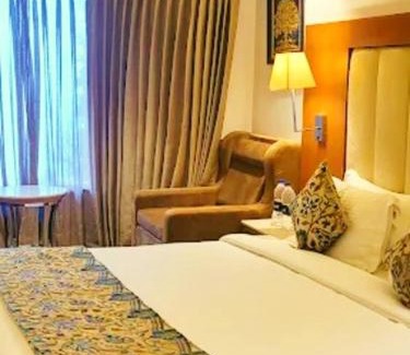 Srinagar Hotel | The Royal Glacier