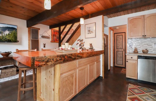 Fox Farm Cabin | The Rusthy Bear by Destination Big Bear : Luxury! Internet! Great Central Location! Propane BBQ!