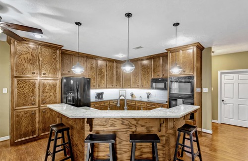 Brookshire House | The Rustic Manor & Starry Night