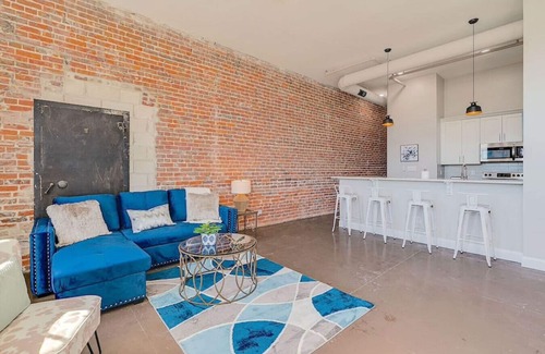 Newport News Apartment | ❤️The Safe House❤️Downtown Newport News!