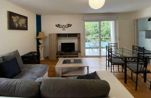 Poitiers Apartment | The Saint Eloi: bright 15 minutes from Futuroscope
