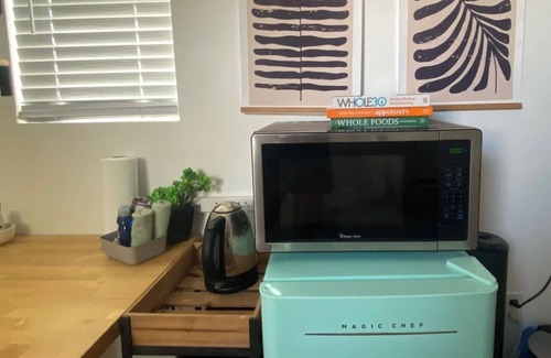 Blackshear-Prospect Hill Apartment | The Salon . Tiny Living with Big Vibes . Walkable