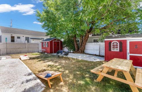 Hampton House | The Salty Dog Pet Friendly Private Yard