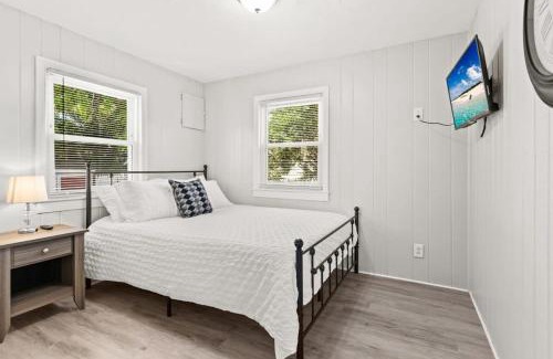 Hampton House | The Salty Dog Pet Friendly Private Yard