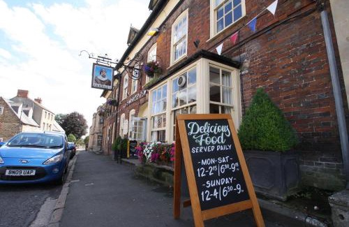 Highworth Hotel | The Saracens Head Hotel