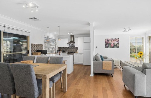 Moss Vale House | The Scotty House - Charming 3-Bed Home With Garden