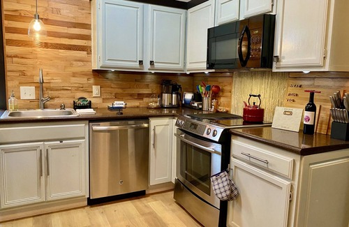 Dickinson House | The Sea Shack-Perfect For Mardi Gras, Rodeo, Blocks Away From Boat Ramp And Bay