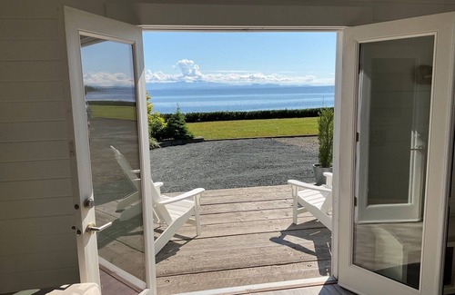 Regional District of Nanaimo Cabin | ‘The SeaShack’ - a unique beachfront stay for two