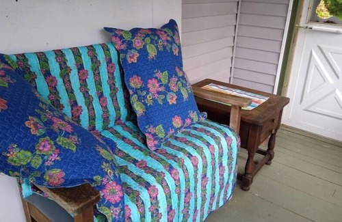 East Lyme House | The Seashell (Cottage 2)