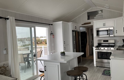 Sandbridge House | The Seashell Shack - Waterfront Tiny House on Back Bay
