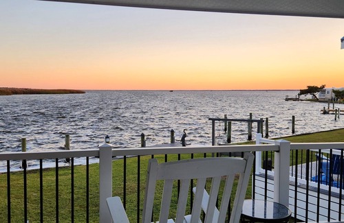 Sandbridge House | The Seashell Shack - Waterfront Tiny House on Back Bay