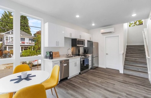 Capitol Hill Apartment | The Seattle Kraken Sweet Suite