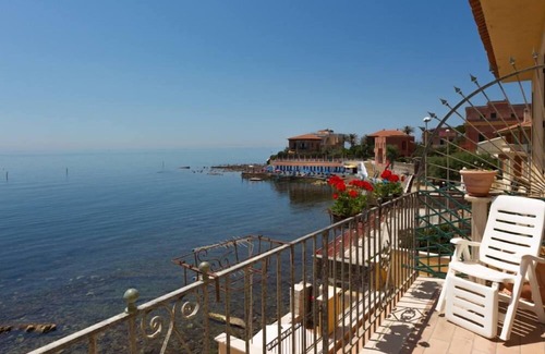 Santa Marinella House | The Secret Garden