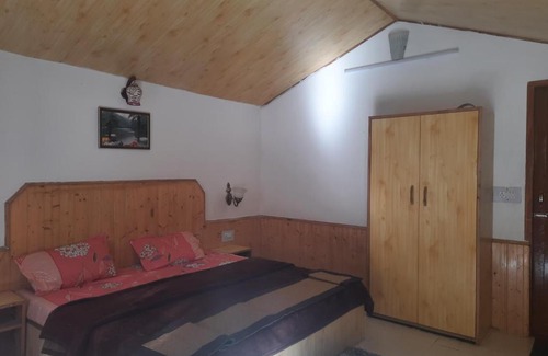 Old Manali Hotel | The Secret River - Atrangiz Cafe