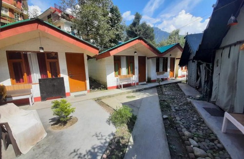 Old Manali Hotel | The Secret River - Atrangiz Cafe