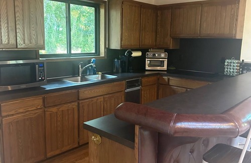 Sequim Apartment | The Sequim Tree House is a spacious one bedroom with a bonus room for more guest