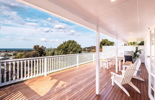Bicheno House | The Shack - Sunny beach house - Breathtaking views!