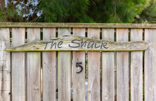 St Leonards House | The Shack- Fireplace, walk to beach, pet friendly