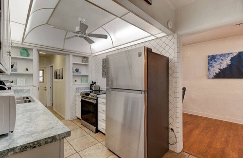 Holly Hill House | The Shark Shack, Huge Yard, Pet-Friendly, Ping Pong & Parking